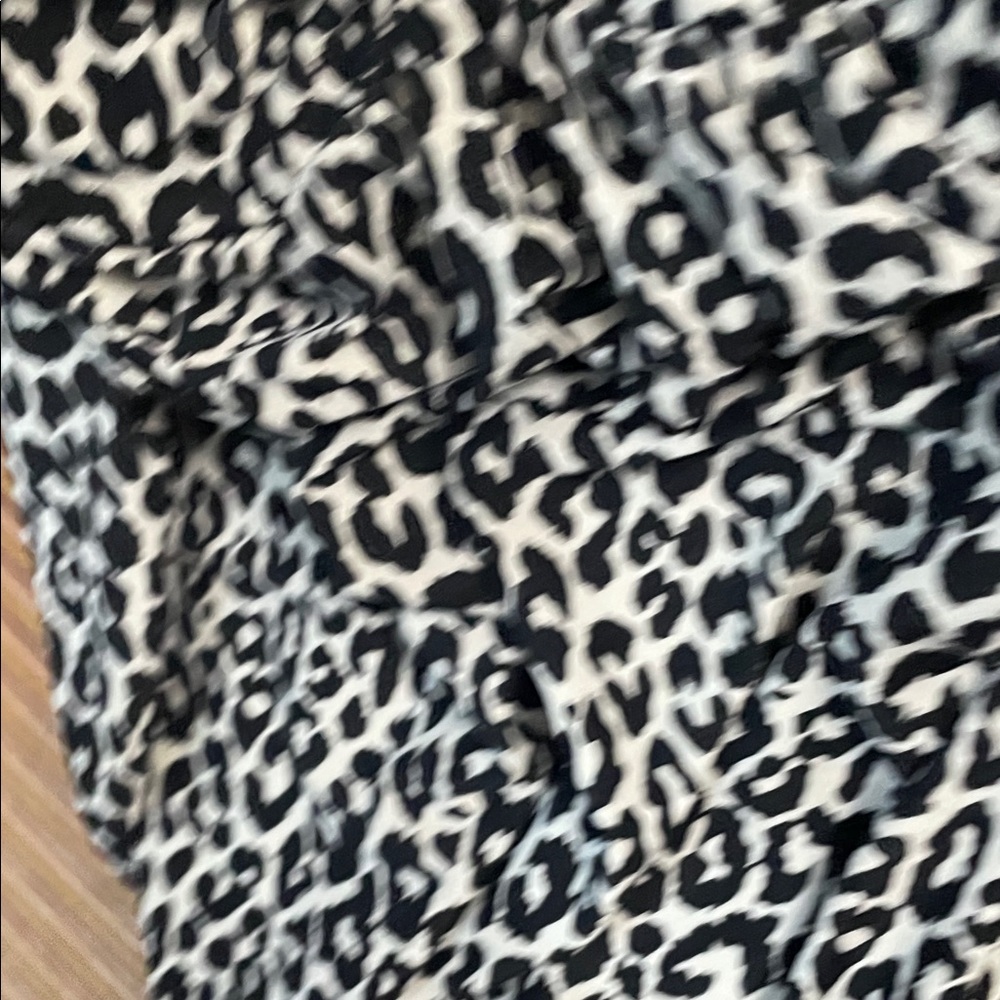 Gilligan & O'Malley Black and White Leopard print negligee - Picture 4 of 9